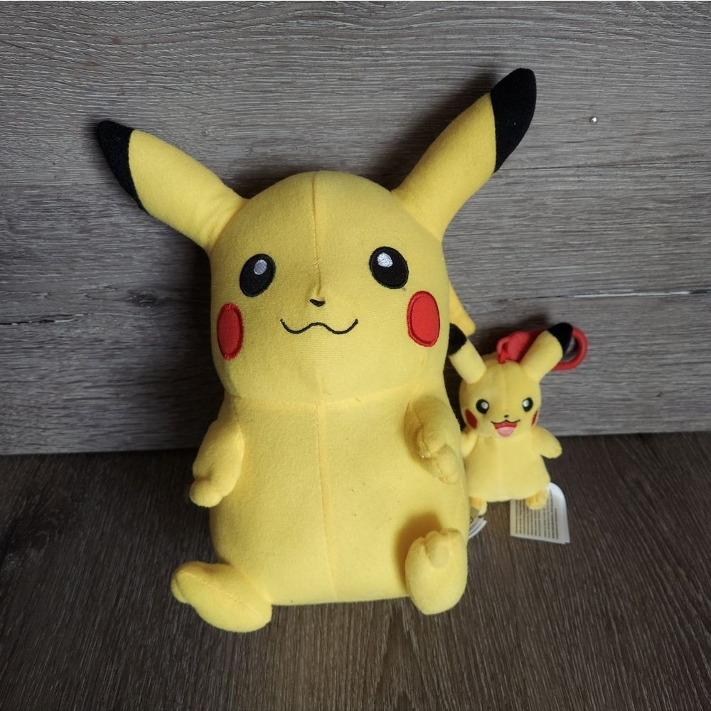 Pokemon Pikachu Plush Set